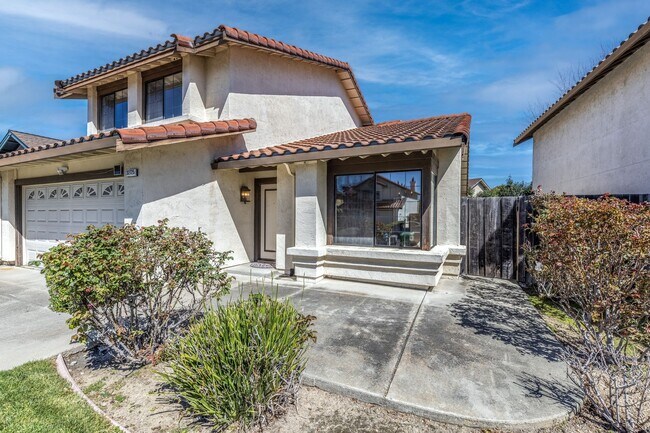 Foto del edificio - 4 bed/3 bath Single Family Home w/ large backyard!