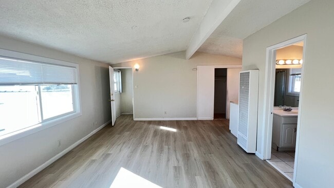 Building Photo - Cute 1 Bedroom Unit in Buena Park Tri-Plex