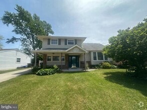 Building Photo - 33 Fairmount Dr