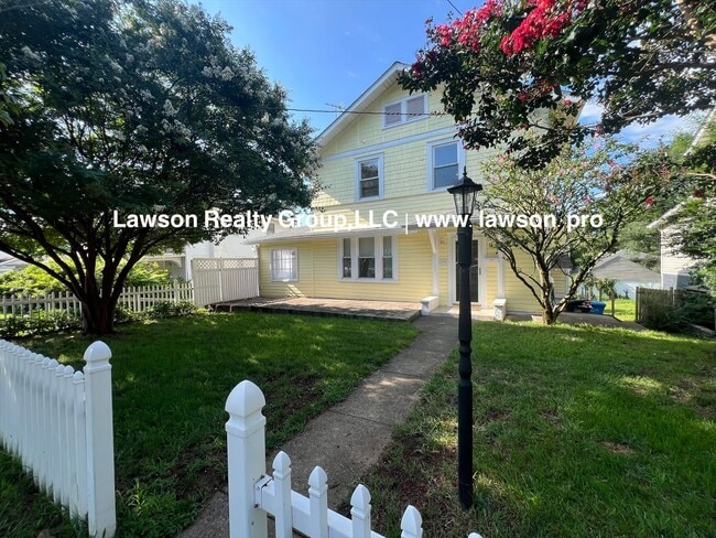 Building Photo - Charming Grandin Court House with Detached Garage and In Law Suite