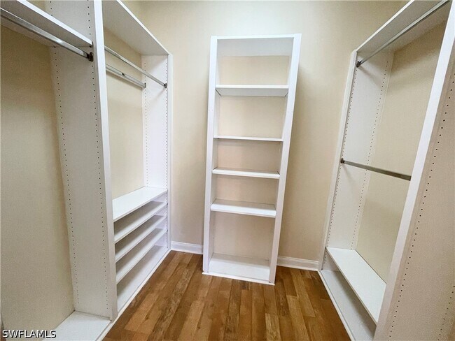 Foto del edificio - 5325 Cove Cir