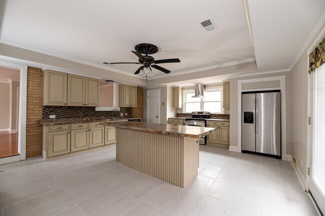 Building Photo - 519 Harolds Dr NW