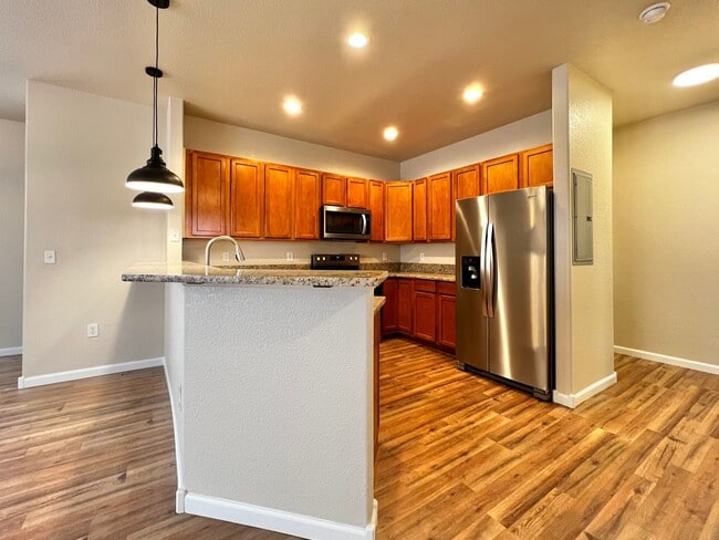 Building Photo - Newly Renovated 2-Bedroom, 2-Bathroom Cond...