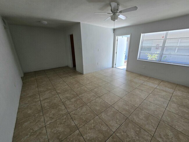 Foto del edificio - 2151 NE 168th St