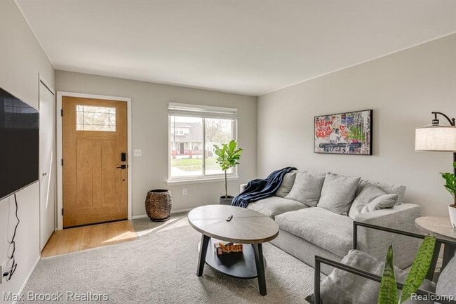 Building Photo - 36 W Mahan Ave