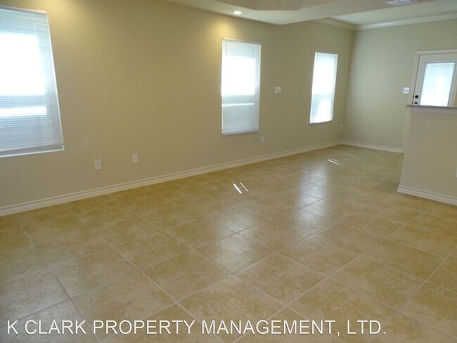 Foto del edificio - 3 br, 2.5 bath House - 6538 MARCEL WAY #104