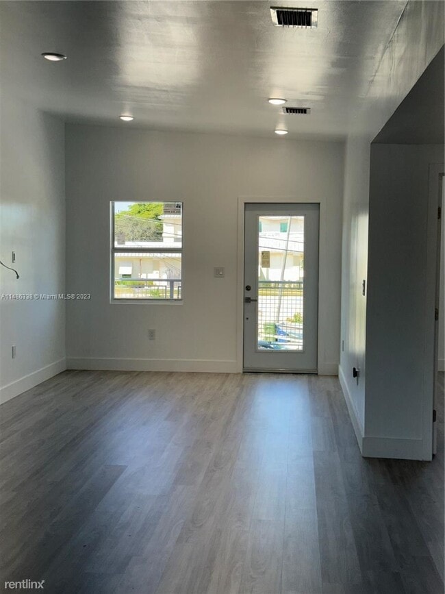 Building Photo - 3 br, 2 bath House - 526 NW 6th Street B