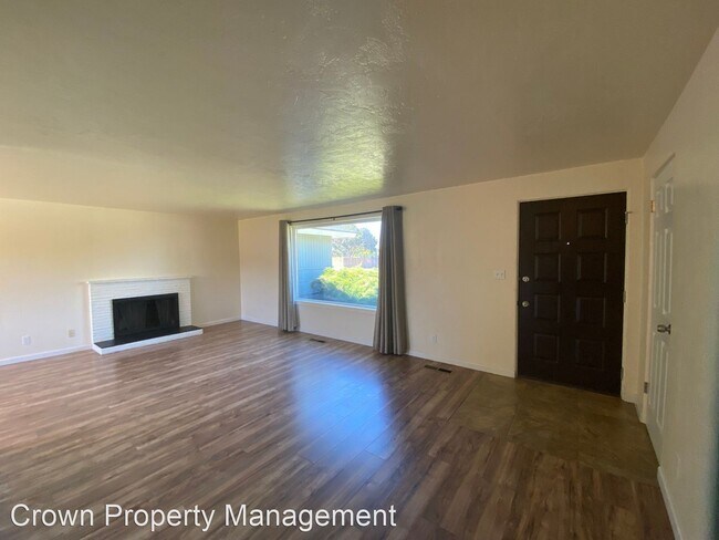 Building Photo - 3 br, 1 bath House - 2017 W. Grand Ronde Ave.