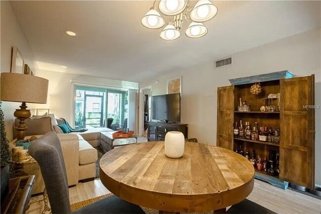 Building Photo - 2 Bedroom 1.5 Bath Urban Retreat Near the Heart of Downtown Orlando AVAILABLE JUNE 10TH!!!