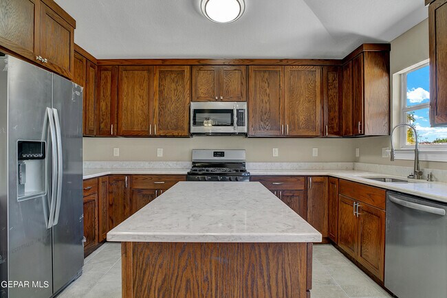 Building Photo - 4600 Robert Acosta Dr