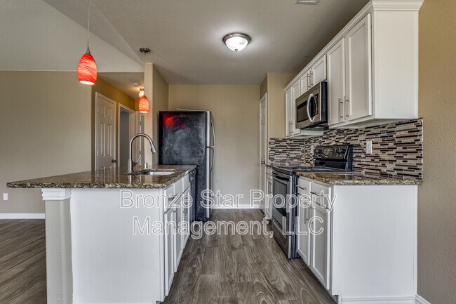 Building Photo - 722 Seneca Dr