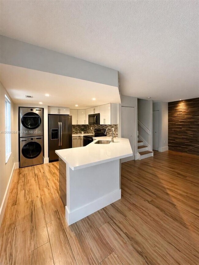 Foto del edificio - 8590 NW 3rd St