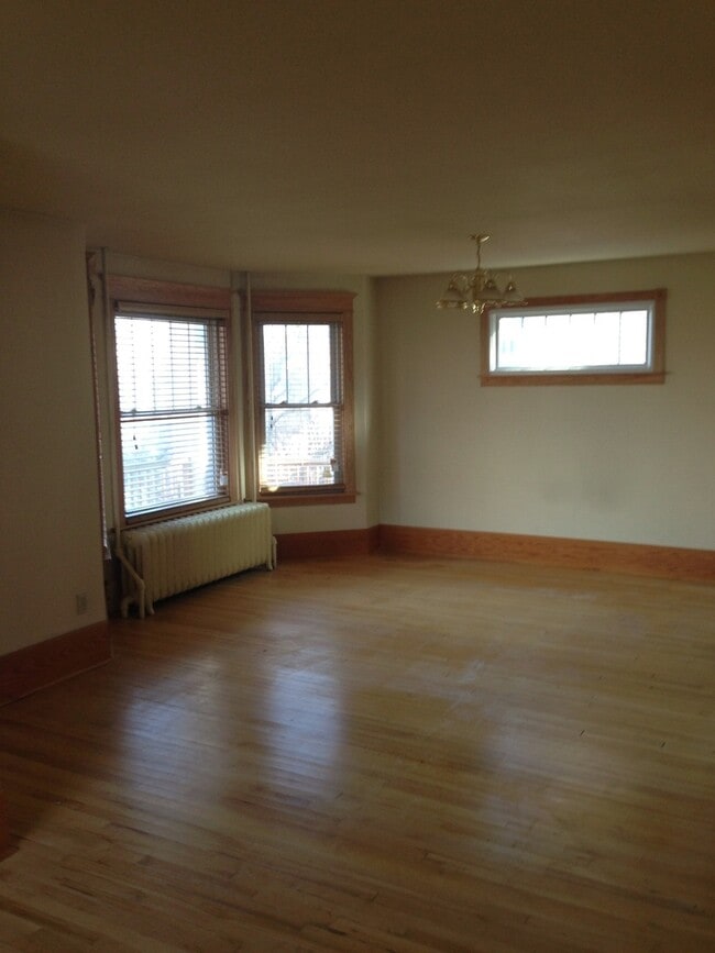 Building Photo - 305-307 N 8th Ave