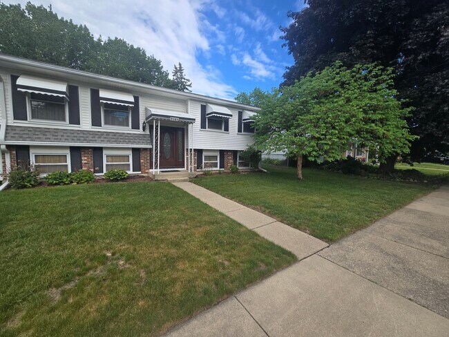 Foto del edificio - 9187 Sheldon Rd