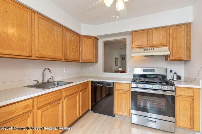 Foto del edificio - 27 Haverford Ct