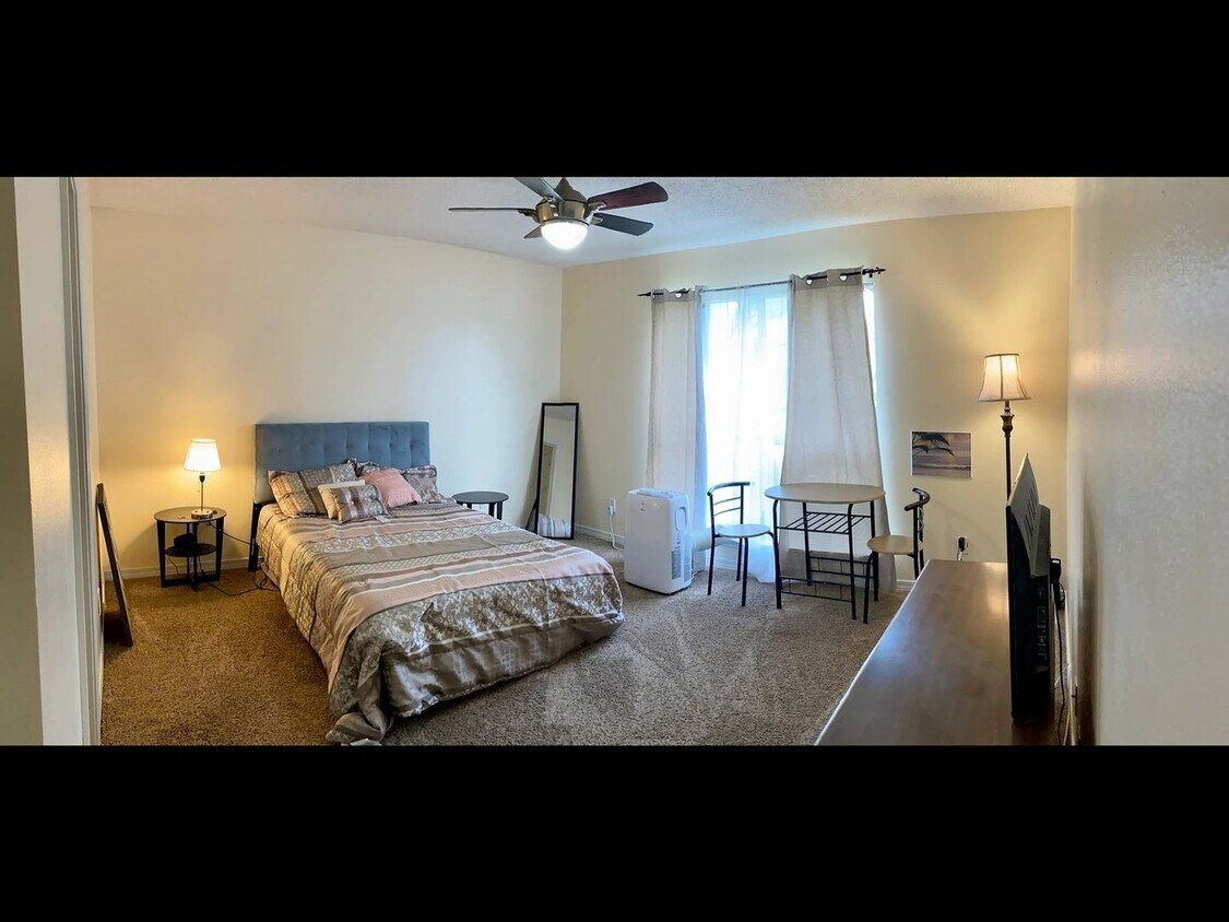 Building Photo - Marcus Pointe Unit B