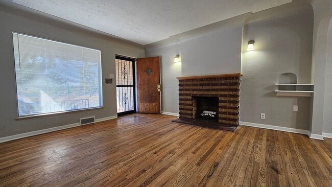 Photo - 1672 Havana St House