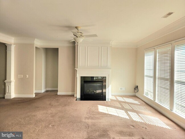 Building Photo - 20667 Golden Ridge Dr