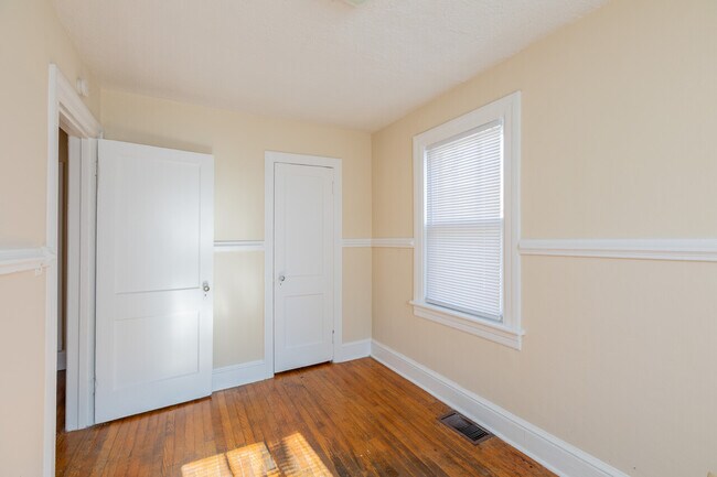 Foto del edificio - 6258 Edward Street (A)
