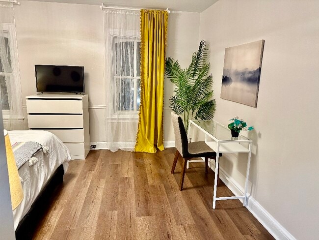 Building Photo - 115 Penn St