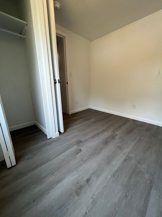 Building Photo - Remodeled 3 bedroom 2 bath home!
