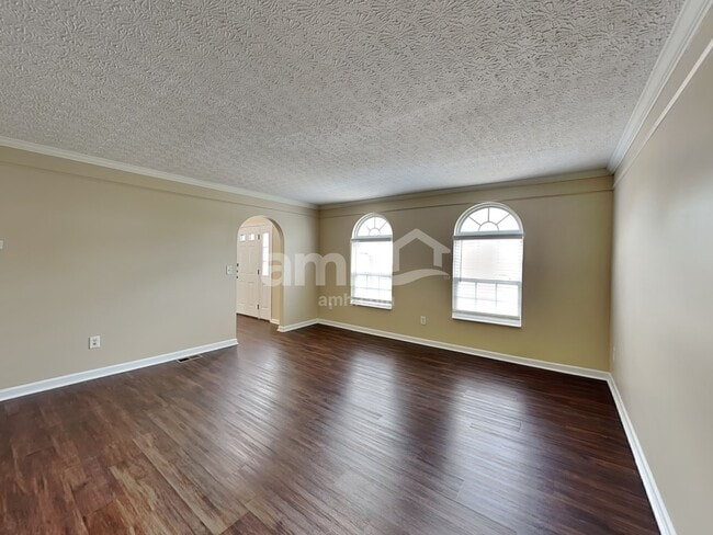 Building Photo - 90 Knights Bridge Dr N