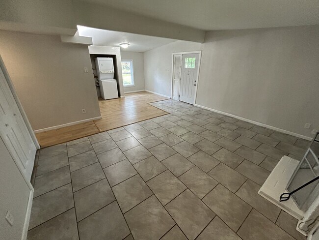 Building Photo - Newly updated property