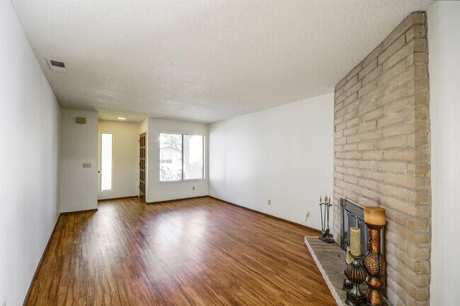 Foto del edificio - Z8616-8618 LR