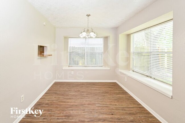 Foto del edificio - 15823 Baybriar Dr