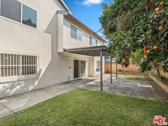 Foto del edificio - 7803 Goldmine Ln