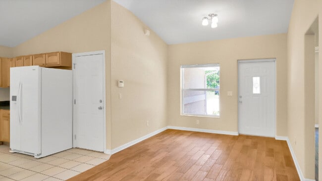 Building Photo - 720 Florence St