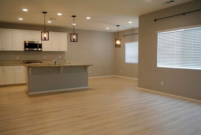 Foto del edificio - 3Bed/2.5Bath Home in Horse Creek Ridge Com...