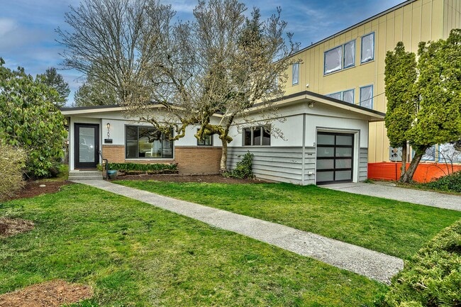 Photo - Maple Leaf Rambler House