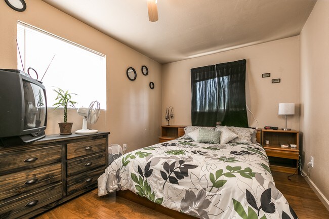 bedroom in aprt. - 430 SE Woodland Blvd