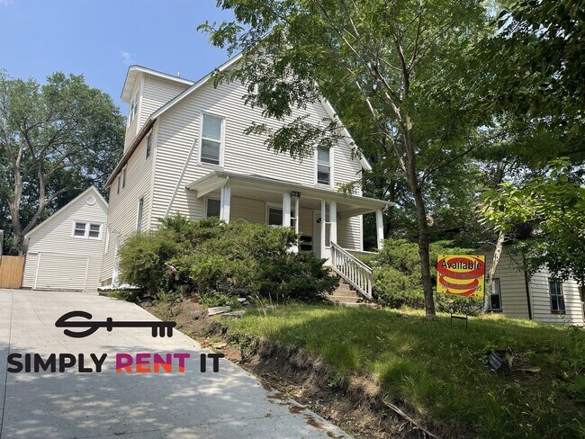 Building Photo - 2 and 3 Bedroom Duplex on Campus Available...