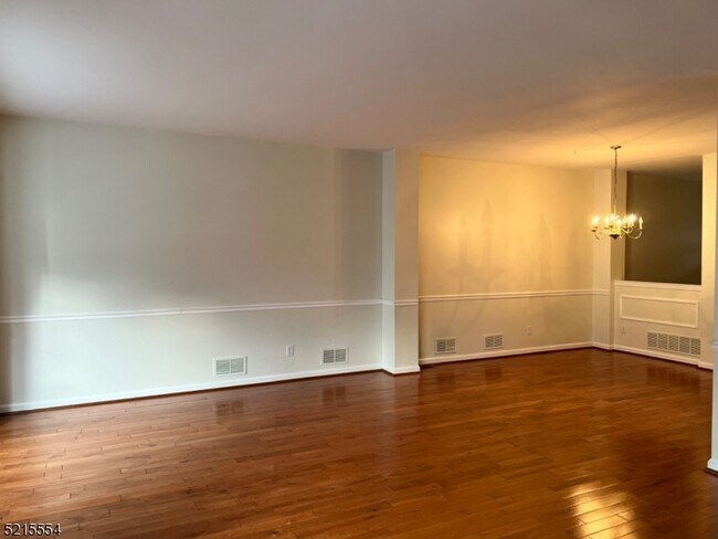 Building Photo - 8 Worthington Terrace