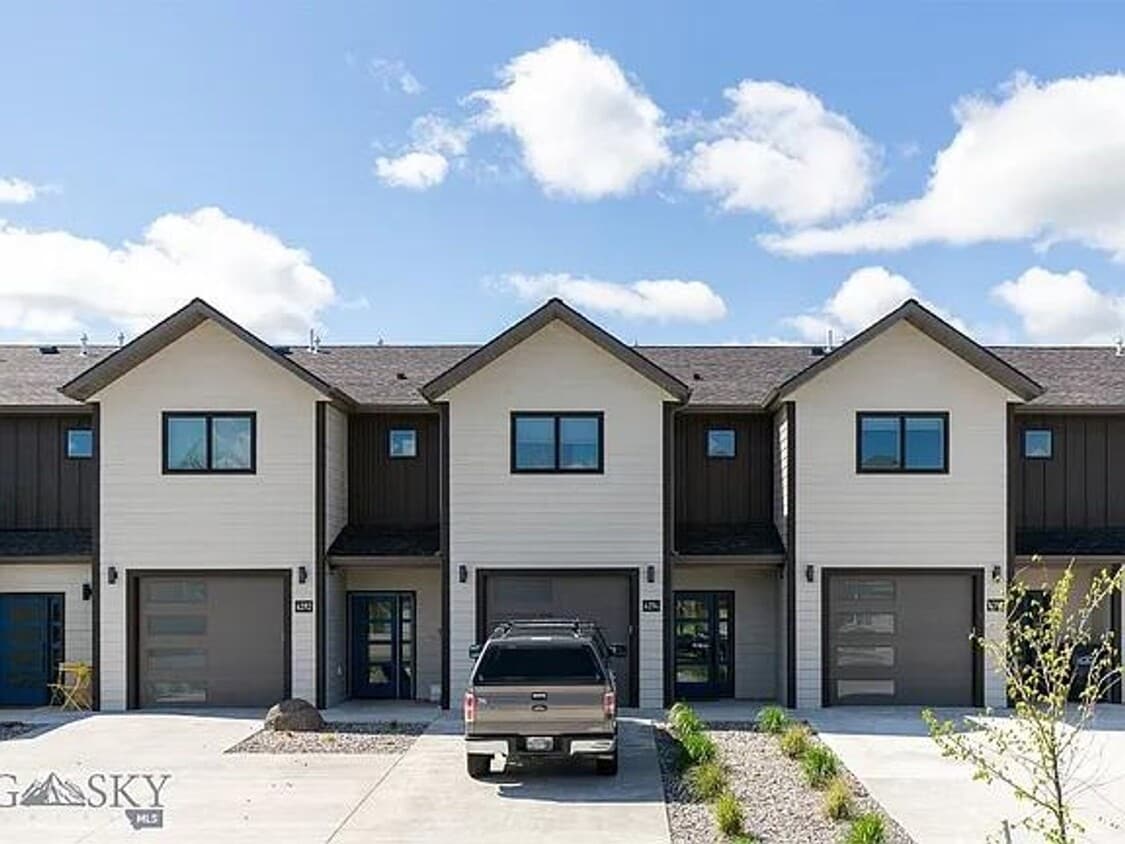Foto principal - 3 Bd / 2.5 Bath Townhome