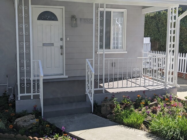 Building Photo - 5636 Cedros Ave