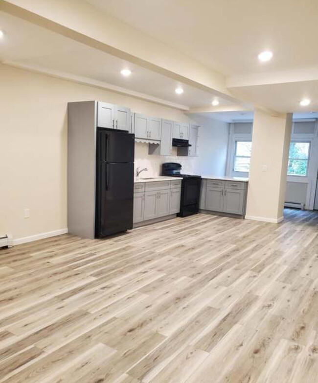 Building Photo - 208 Myrtle Ave