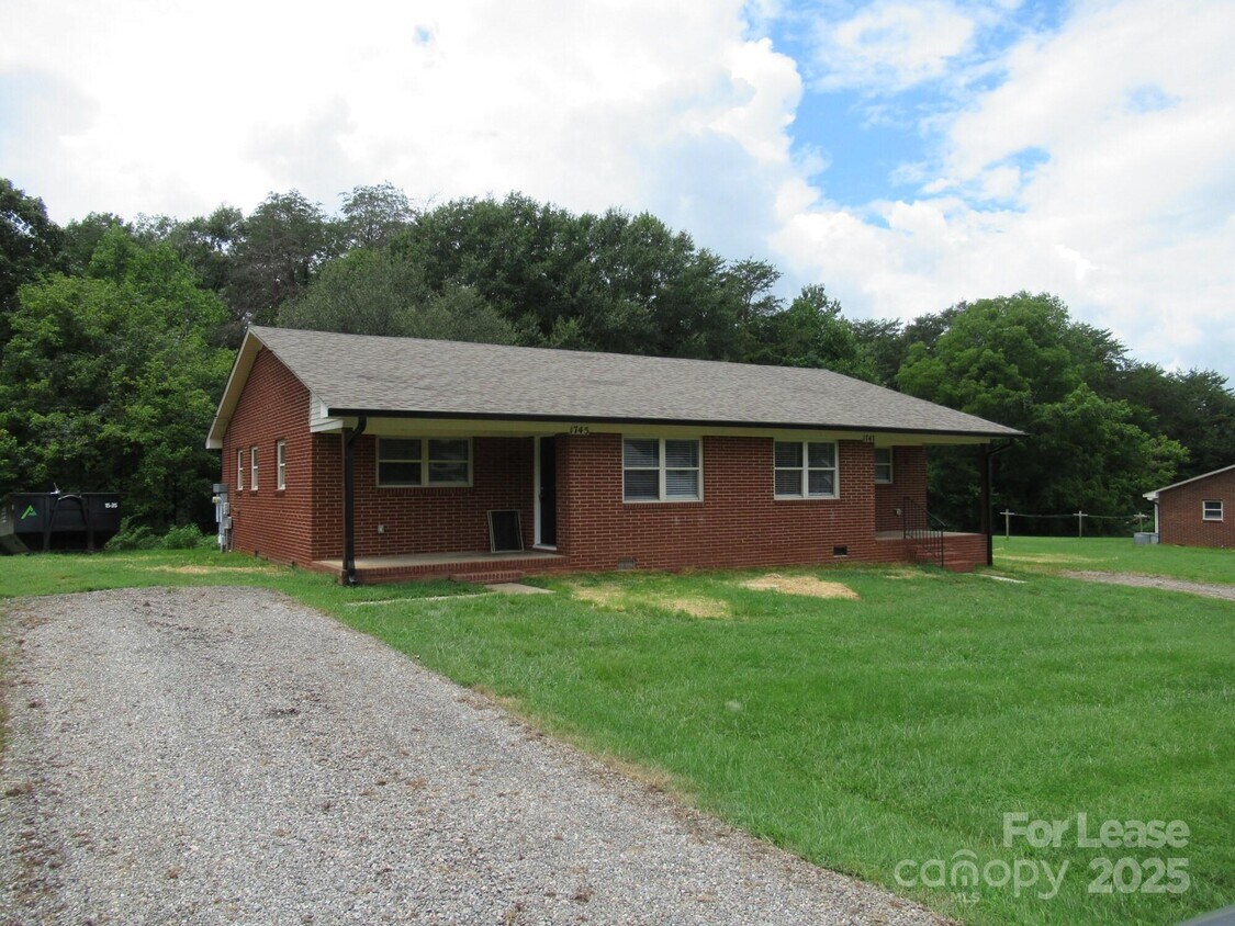 Primary Photo - 1745 River Rd