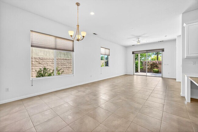 Building Photo - 81344 Corte Compras