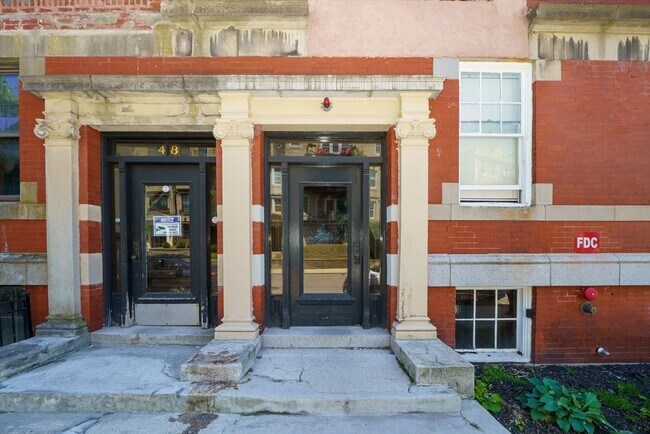 Foto del edificio - 50 Englewood Ave