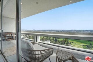 Building Photo - 2222 Ave of the Stars