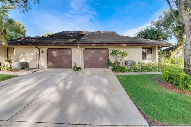 Foto del edificio - 5051 Pine Dr