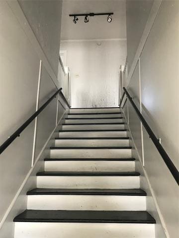 Building Photo - 813 W Eighth St