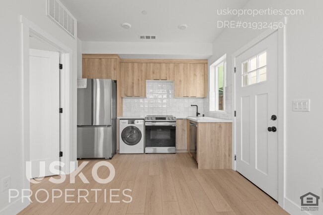 Foto del edificio - Charming 1-Bed Studio in Convenient  Sacramento Location - Modern Living!