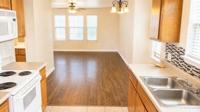 Building Photo - 114 Sendero Dr