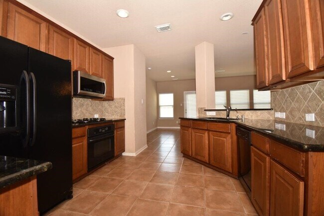 Foto del edificio - 7027 Crockett Ridge Dr