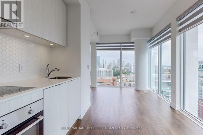 Building Photo - 158 Front St E