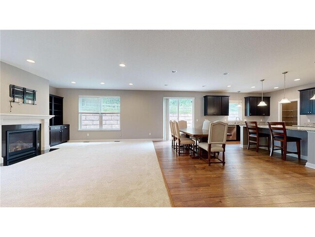 Foto del edificio - 5585 Orchard Cove